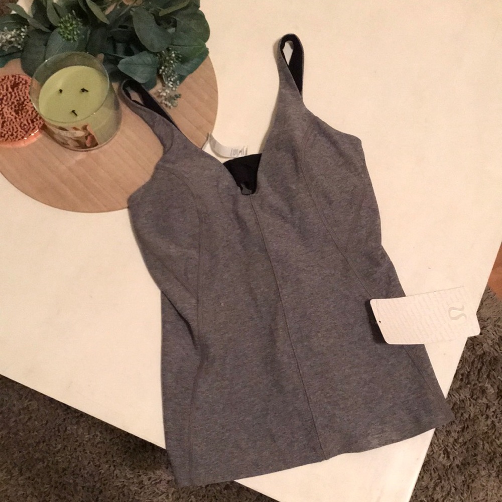 Lululemon Contour Tank size 6 NWT (rare)